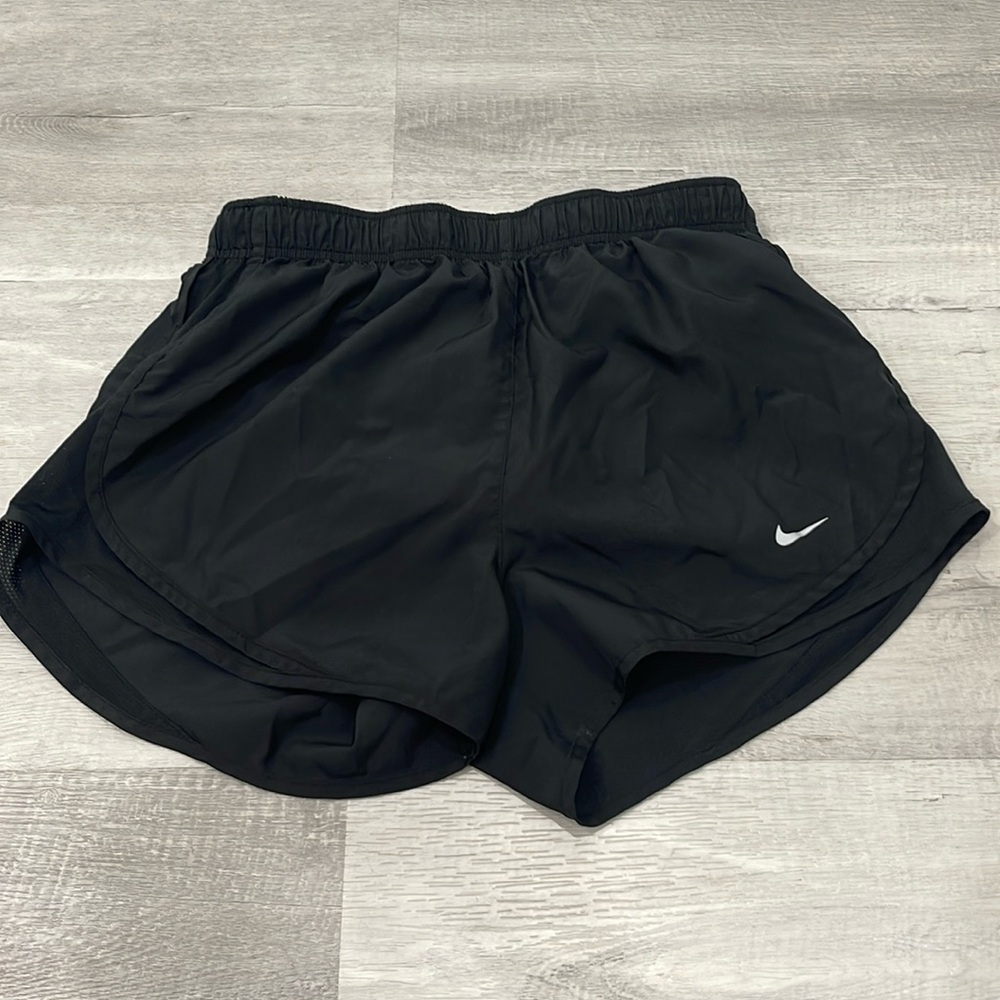 MEDIUM NIKE TEMPO DRI-FIT SHORTS